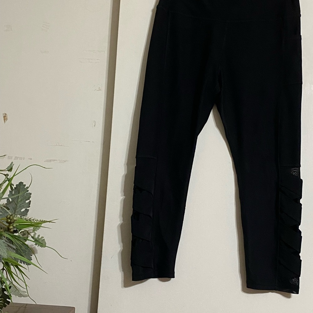Black Ankle-Length Leggings with Smooth Matte Finish